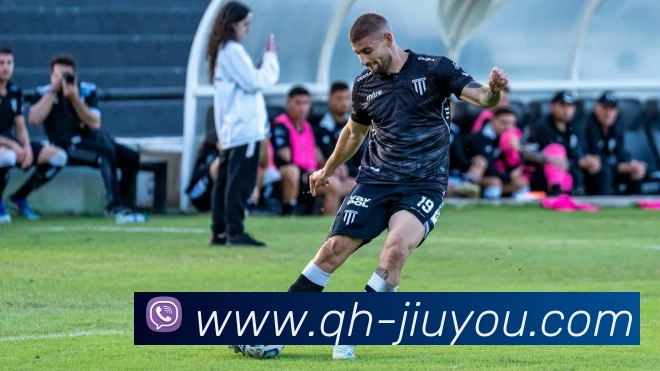 杨瀚森与奥登同框合影分享小圣诞树装饰喜悦时刻即将迎接12月的到来