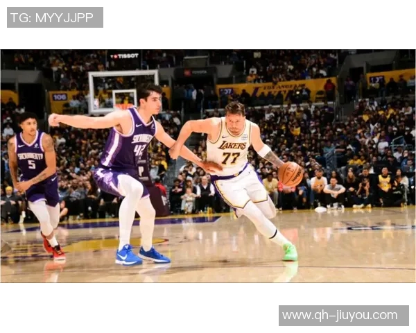 东契奇罚球失误引发球迷惊恐全场贡献33分11板8助3断表现依旧抢眼